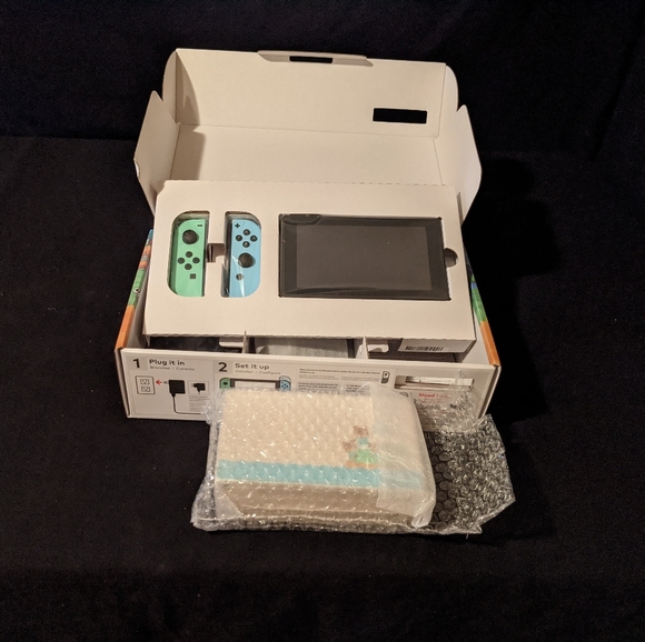 NINTENDO SWITCH ANIMAL CROSSING NEW HORIZONS SPECIAL EDITION CONSOLE (BR… - Picture 2 of 11